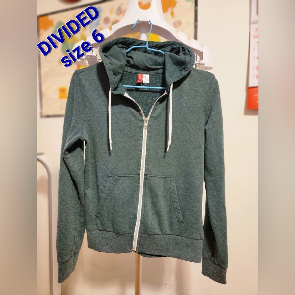 H&M DIVIDED FOREST GREEN ZIP HOODIE